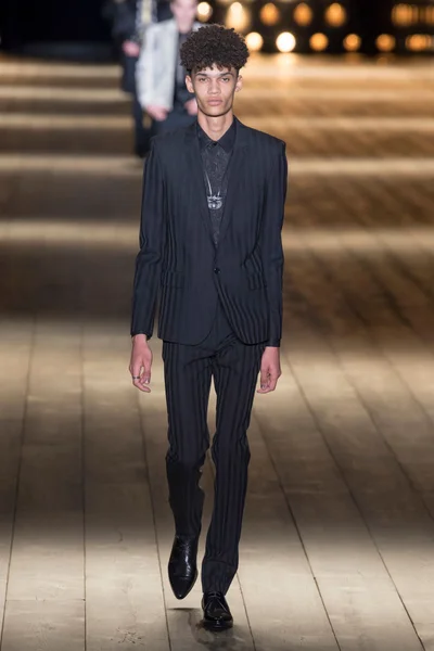 Look 44